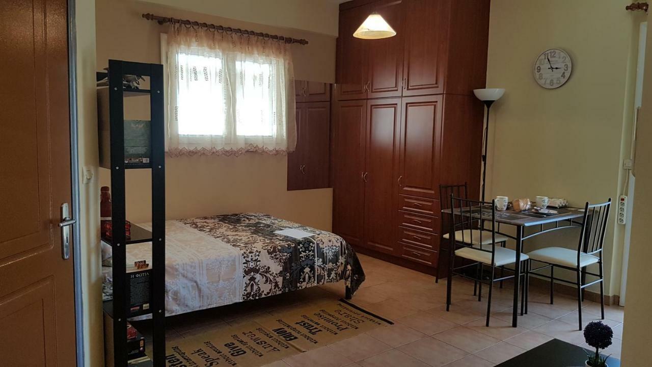 דירות Mesolóngion Cozy Loft מראה חיצוני תמונה