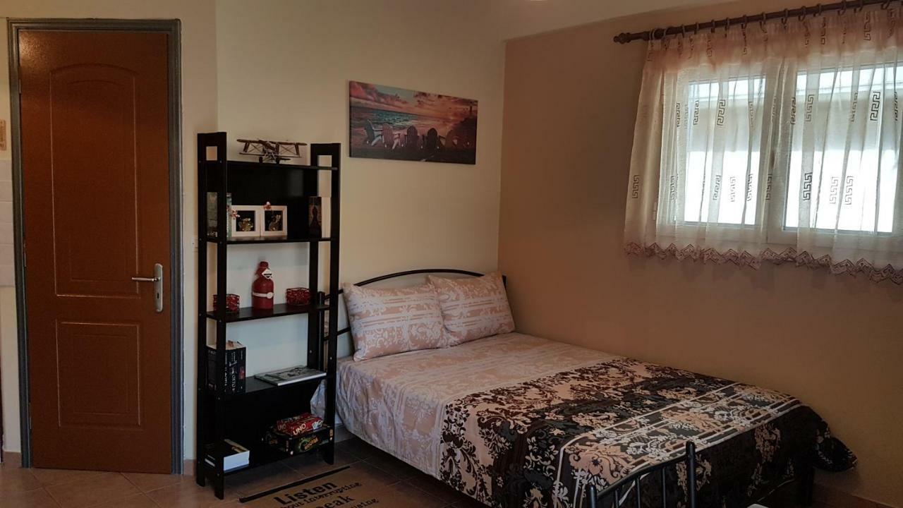 דירות Mesolóngion Cozy Loft מראה חיצוני תמונה